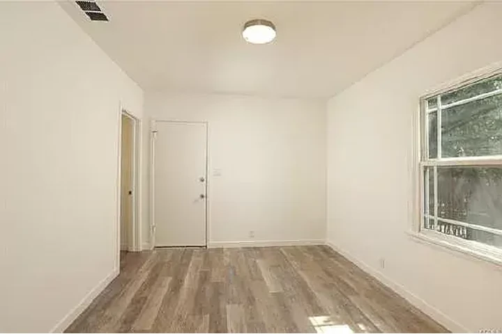 $1000 : Monterey CA 1 BED 1BA image 2