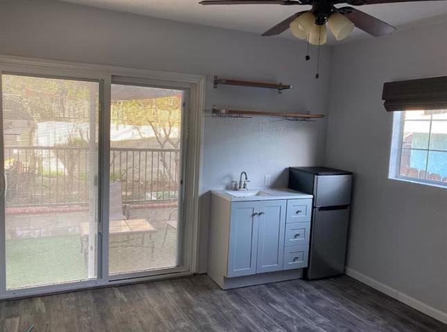 $1050 : AVAILABLE SINGLE HOUSE 1BR & 1 image 1