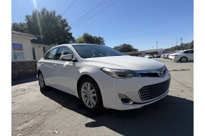 2015 Avalon XLE image 7