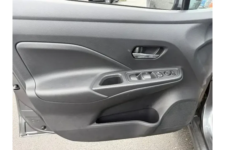 $20861 : Nissan Versa 2025 SV 4dr Sed image 9