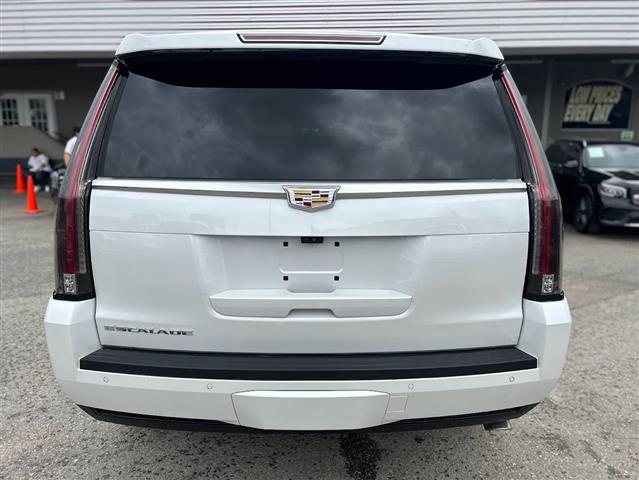 2018 Escalade PREMIUM LUXURY image 3