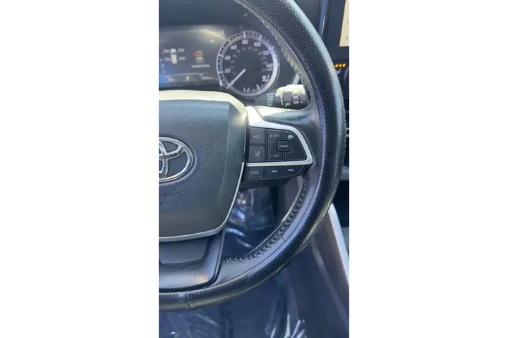 $38288 : Toyota Highlander 2023 AWD L image 10