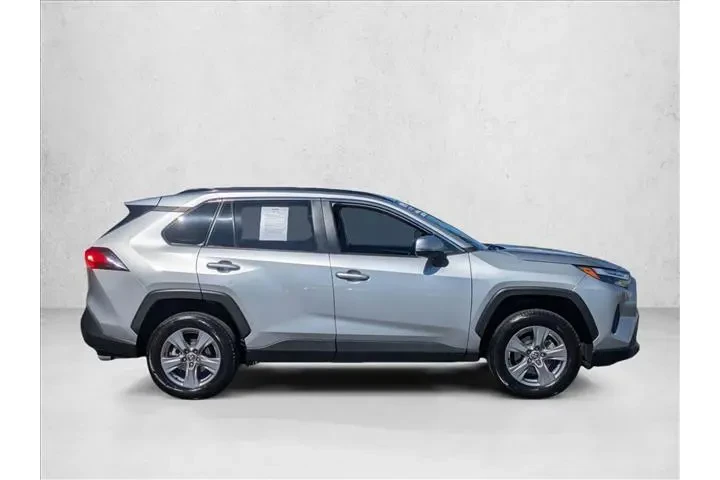 $30999 : Toyota RAV4 2024 AWD XLE 4dr image 4