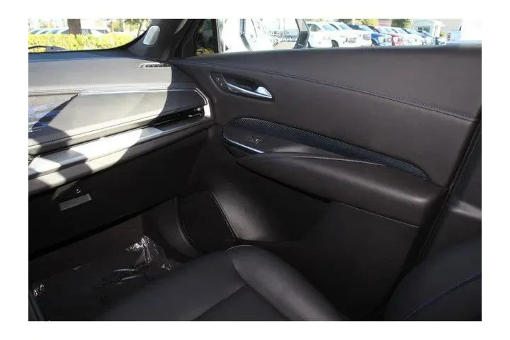 $37021 : Cadillac XT4 2024 Sport 4dr image 8