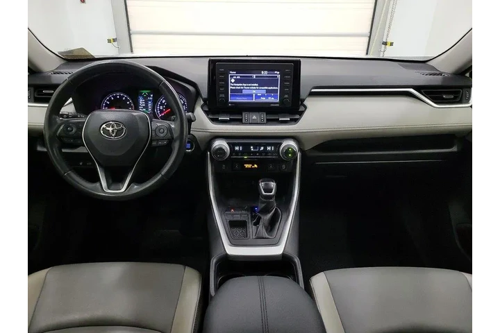 $27998 : Toyota RAV4 2020 XLE Premium image 9