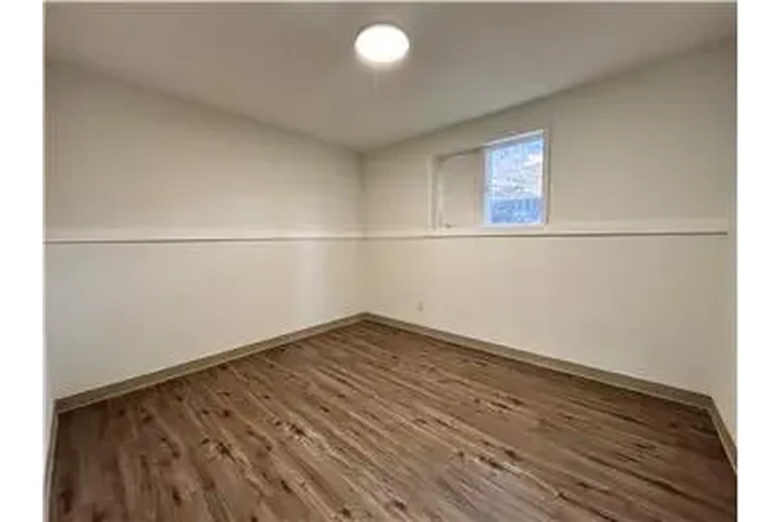 $675 : Rental property with 2 bedro image 6