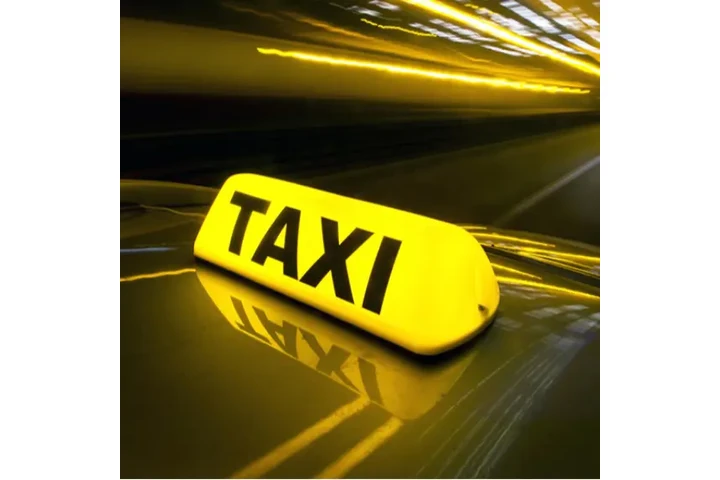 TAXI DISPONIBLE 24/7 image 2