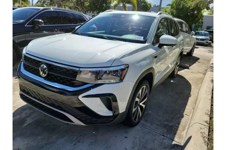 $21777 : Volkswagen Taos 2024 SE 4dr image 3