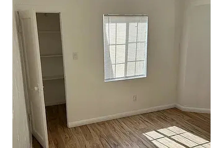 $3000 : 3bed available for rent image 5