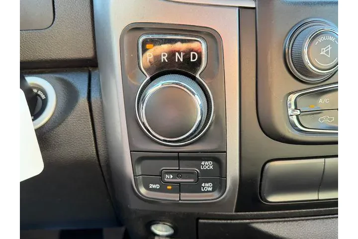 $25900 : Ram 1500 Classic 2022 4x4 SL image 7