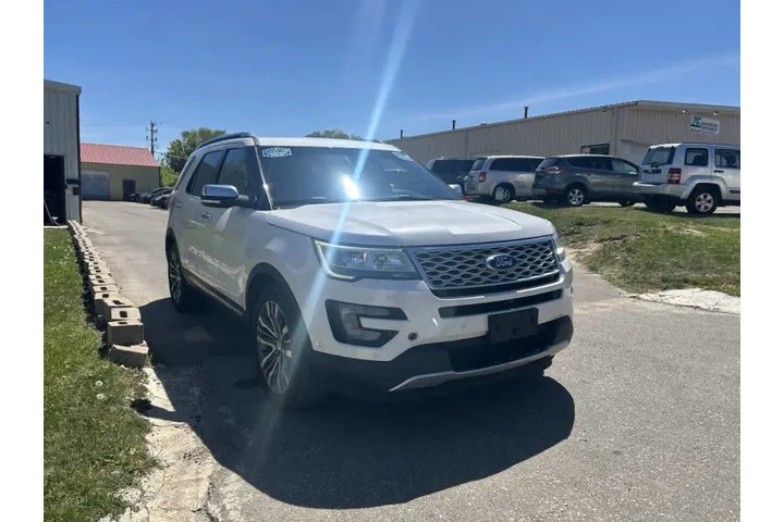 $15990 : 2017 Explorer Platinum image 9