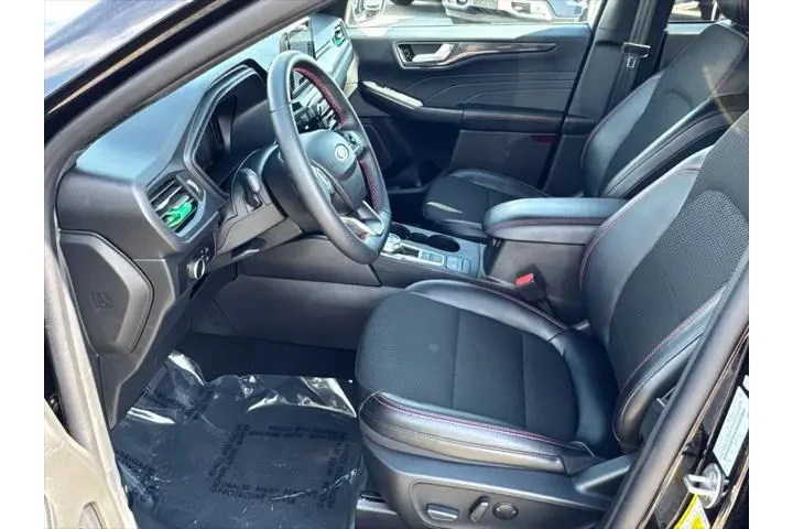 $23490 : Ford Escape 2025 ST-Line 4dr image 9