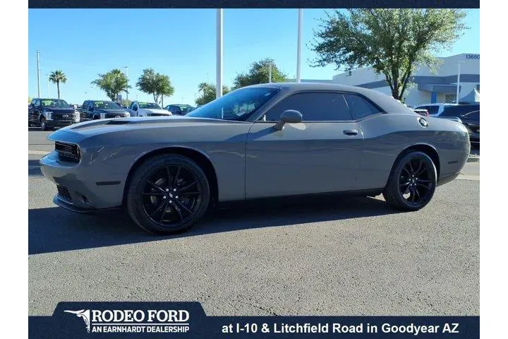$15900 : Dodge Challenger 2018 SXT 2d image 1