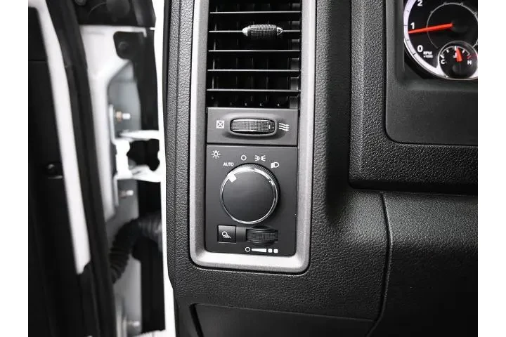 $28594 : Ram 1500 Classic 2021 4x4 Tr image 9