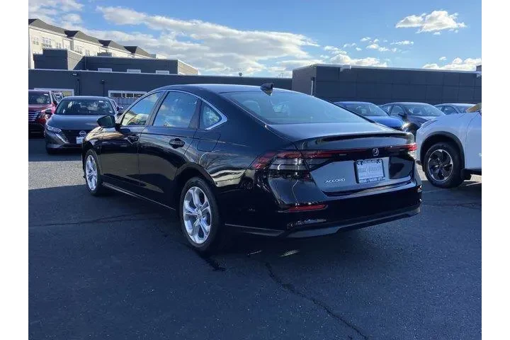 $23050 : Honda Accord 2024 LX 4dr Sed image 6