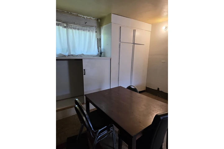 $1300 : Norwalk garage image 2