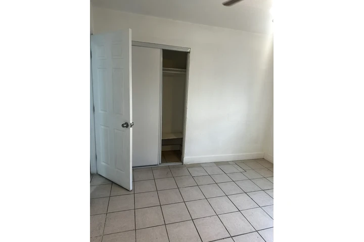 $1000 : Cuarto image 4