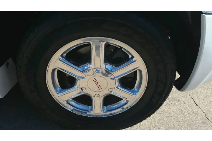 $5999 : 2005 GMC Envoy XL Denali image 10