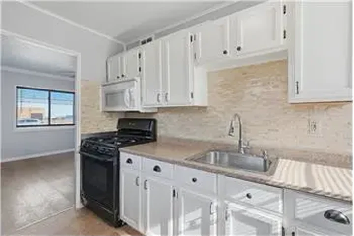 $1000 : Rental property with 2 bedro image 8