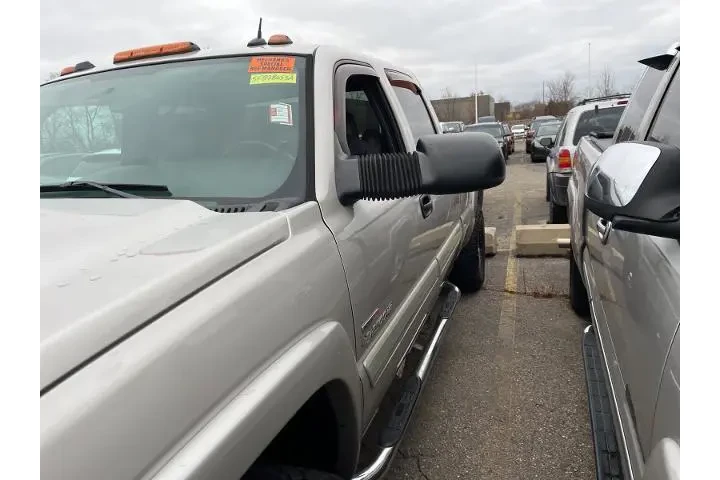 $13500 : Chevrolet Silverado 2500HD 2 image 7