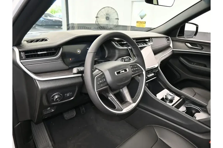 $37988 : Jeep Grand Cherokee 2025 4x2 image 10