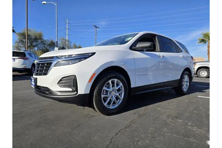 $23991 : Chevrolet Equinox 2024 LS 4d image 2
