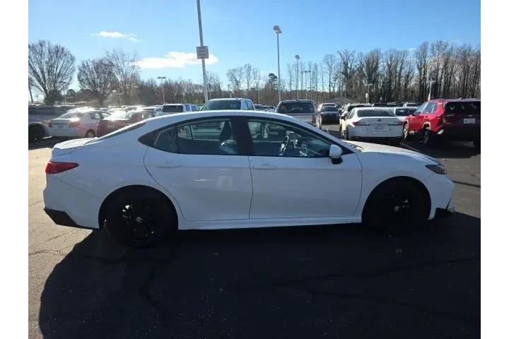 $26296 : Toyota Camry 2025 SE 4dr Sed image 5