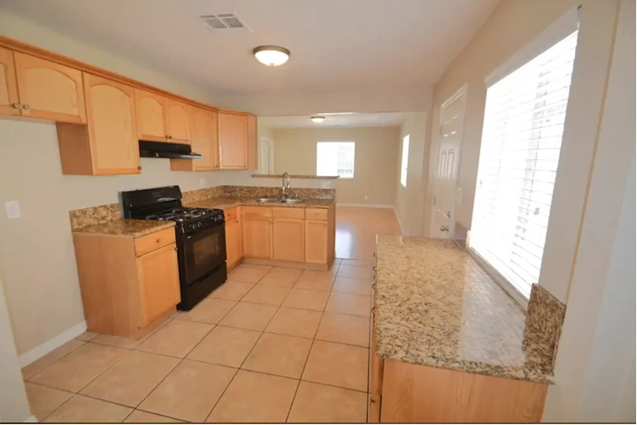 $2693 : 3 bed 2 bath 1,170 sqft image 7