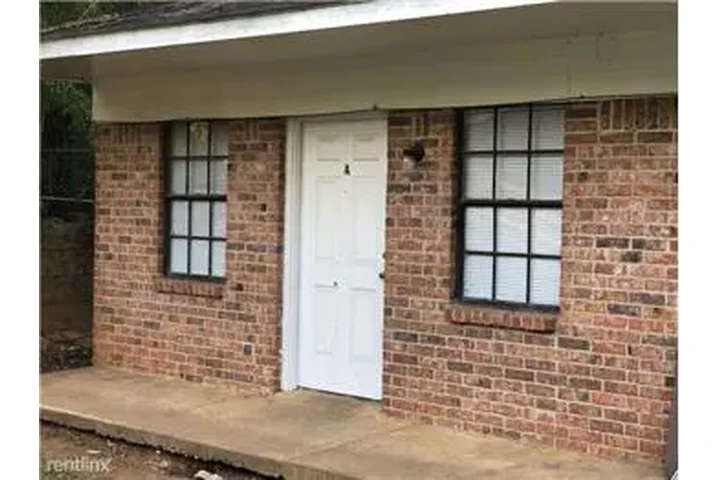 $700 : Rental property with 1 bedro image 1