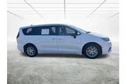 $21778 : Chrysler Pacifica 2024 Touri thumbnail