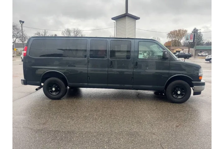 $25990 : 2017 Express LT 3500 image 6