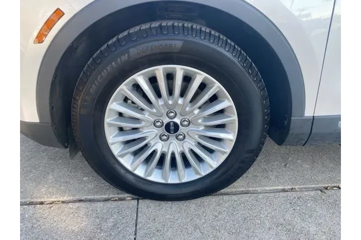 $18980 : Lincoln Nautilus 2019 4dr SU image 2