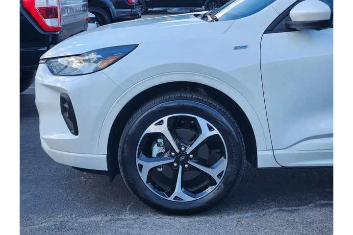 $30359 : Ford Escape 2024 AWD ST-Line image 9