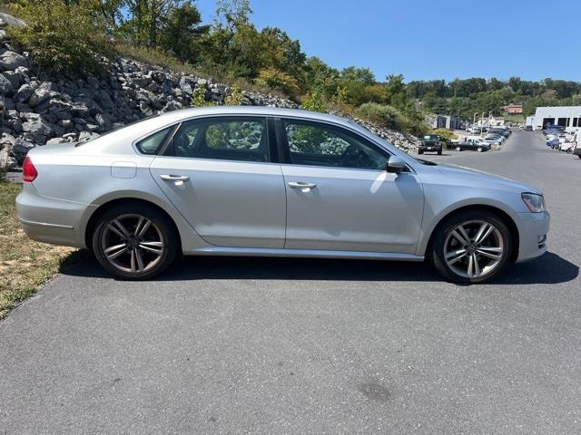 $9998 : PRE-OWNED 2012 VOLKSWAGEN PAS image 8