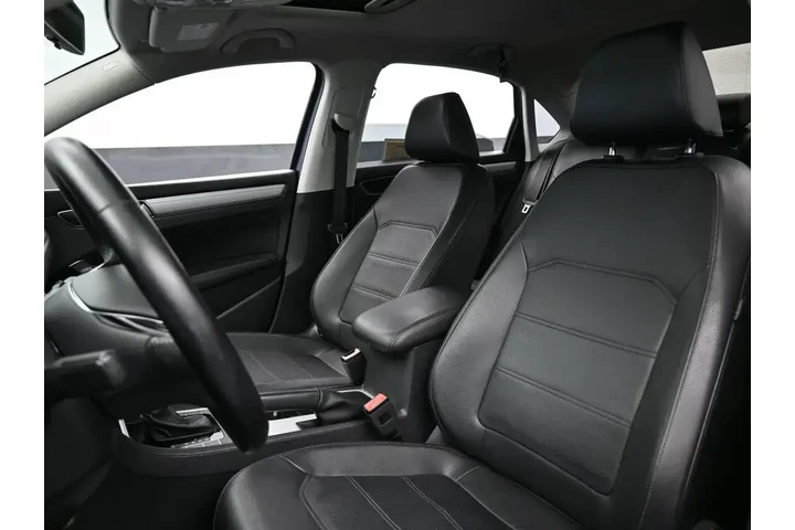 $13935 : Volkswagen Passat 2019 Wolfs image 10