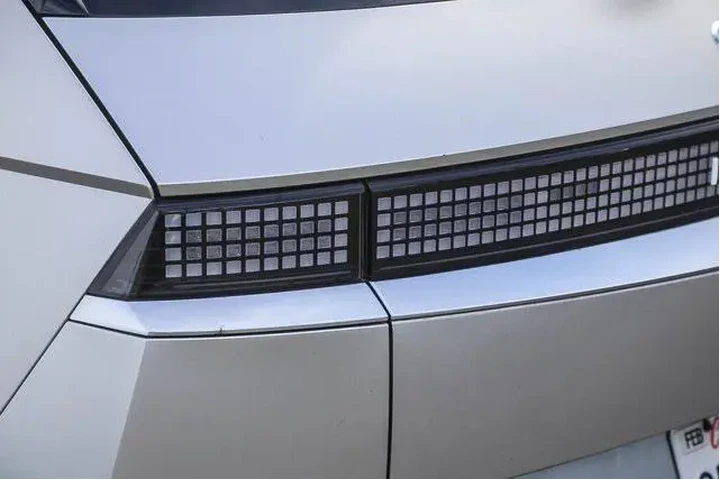 $29991 : Hyundai IONIQ 5 2023 AWD Lim image 8