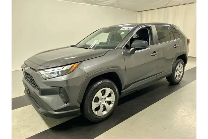 $28050 : Toyota RAV4 2023 AWD LE 4dr image 5