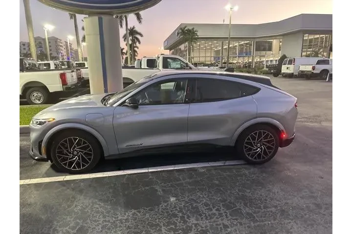 $29997 : Ford Mustang Mach-E 2022 AWD image 4