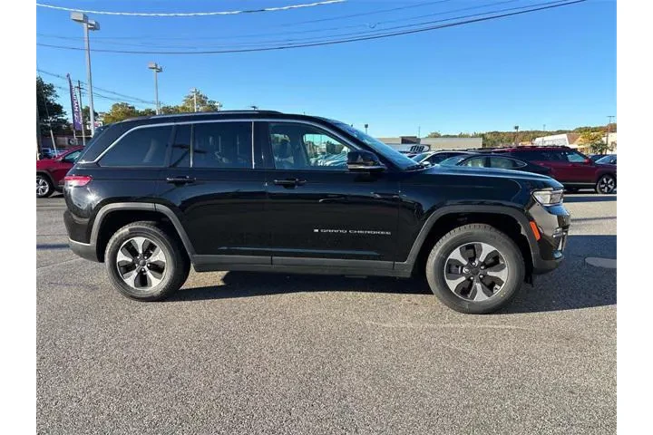 $27900 : Jeep Grand Cherokee 2022 4x4 image 2