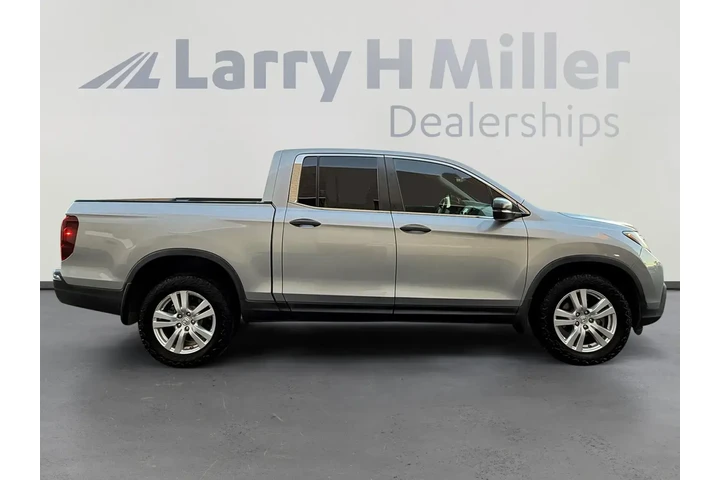 Honda Ridgeline 2017 AWD RT image 6