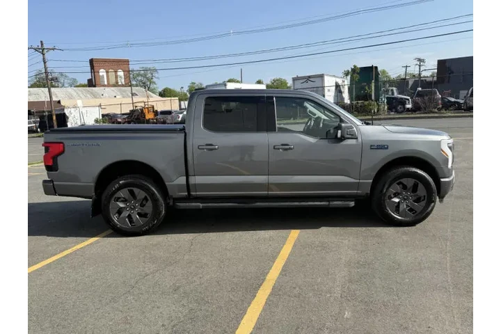 $37500 : 2024 Ford F-150 Lightning Flas image 6