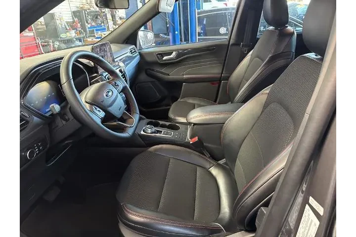 $22797 : Ford Escape 2025 ST-Line 4dr image 9