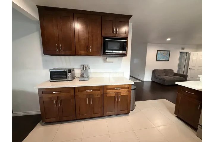 $1550 : Garden Grove Blvd image 4