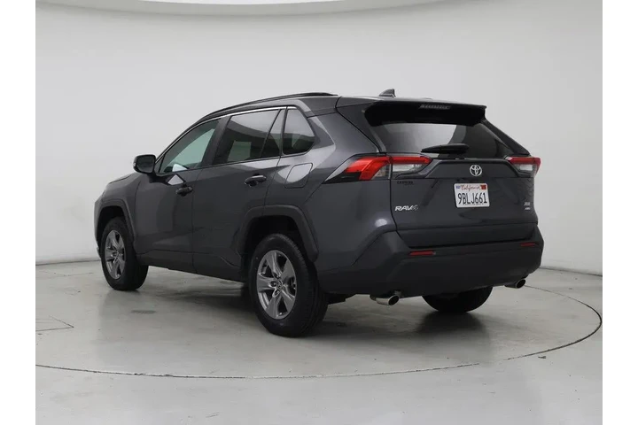 $30998 : Toyota RAV4 2022 AWD XLE 4dr image 2