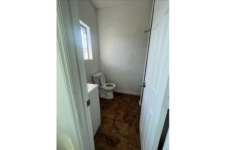 $1 : SE RENTA 1 Recamara!!! image 5