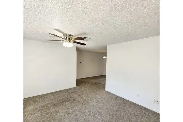 $700 : HOUSE RENT IN AVON PARK FLORID image 5