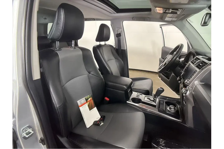 $42997 : Gold Certified2023 4 RUNNER S image 6