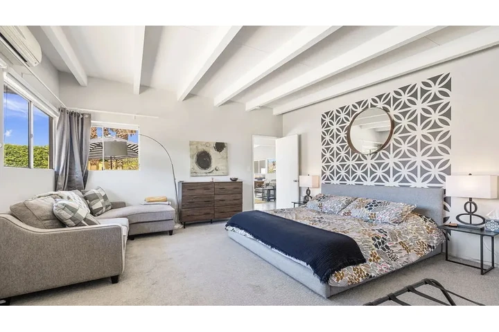 $1050 : 2-bed available for rent image 2