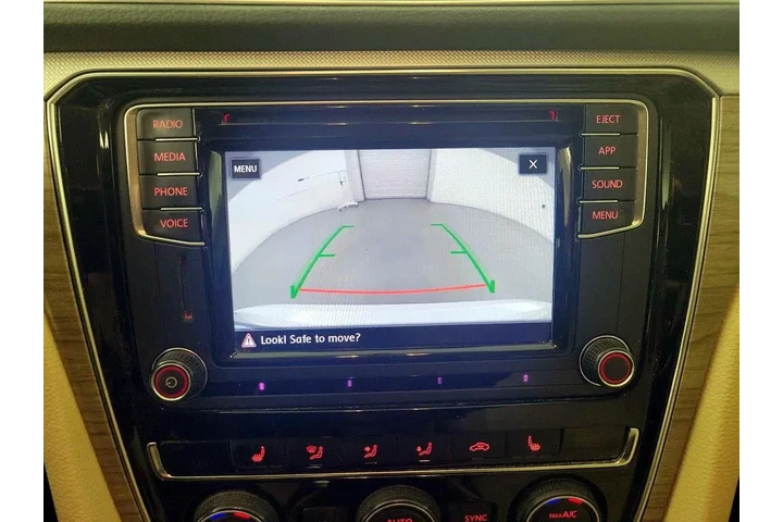 $13599 : Volkswagen Passat 2018 2.0T image 6