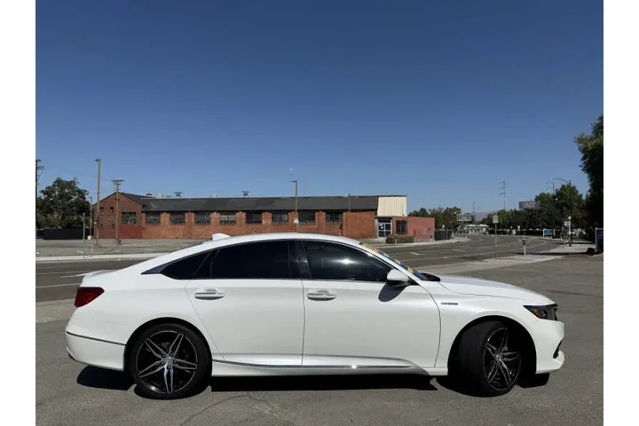 2021 Accord Hybrid Touring image 5